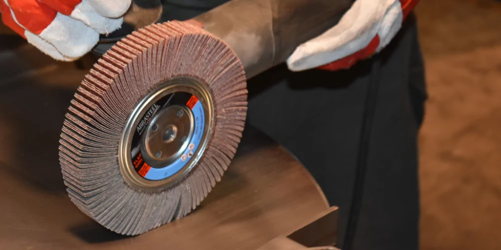Cepillos abrasivos con núcleo Abrasteel para contacto industrial y acabado repetible